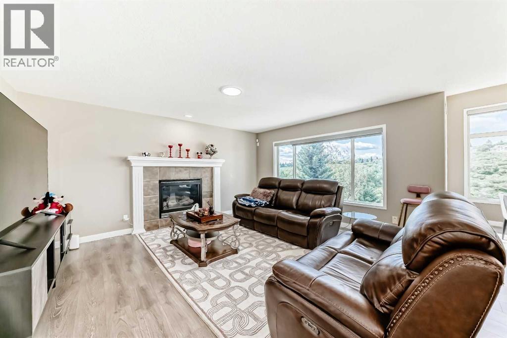 Single Family House for Sale in  Edgeridge Circle NW Edgemont Calgary 