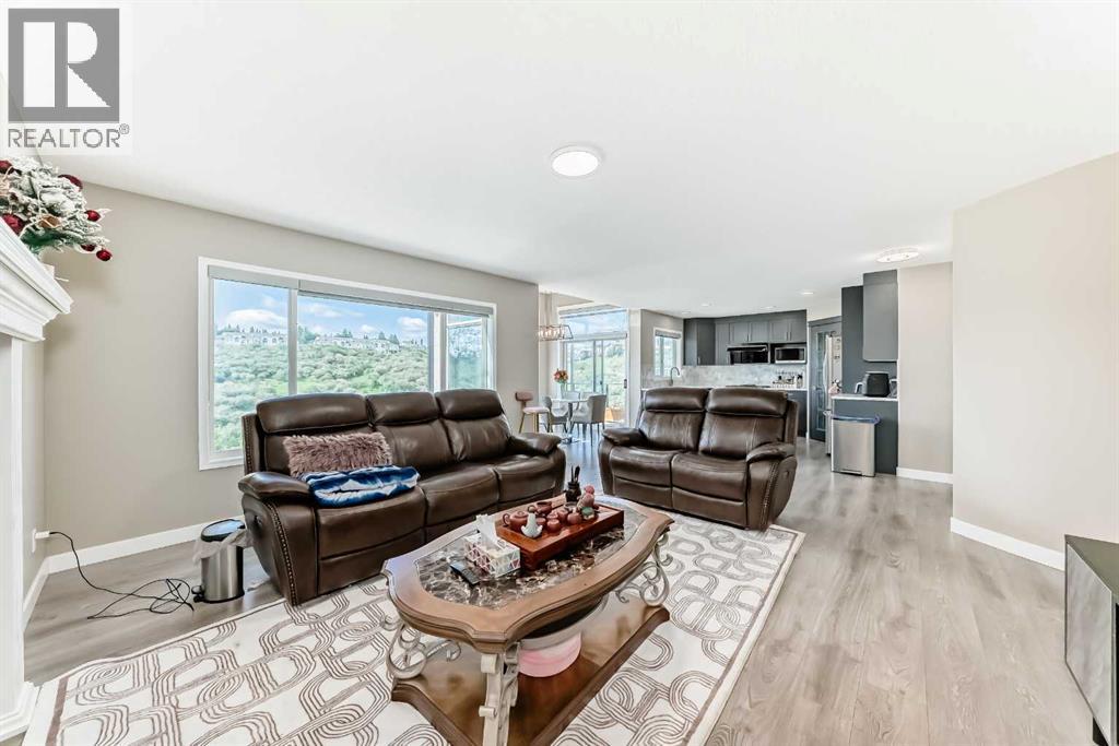 Single Family House for Sale in  Edgeridge Circle NW Edgemont Calgary 