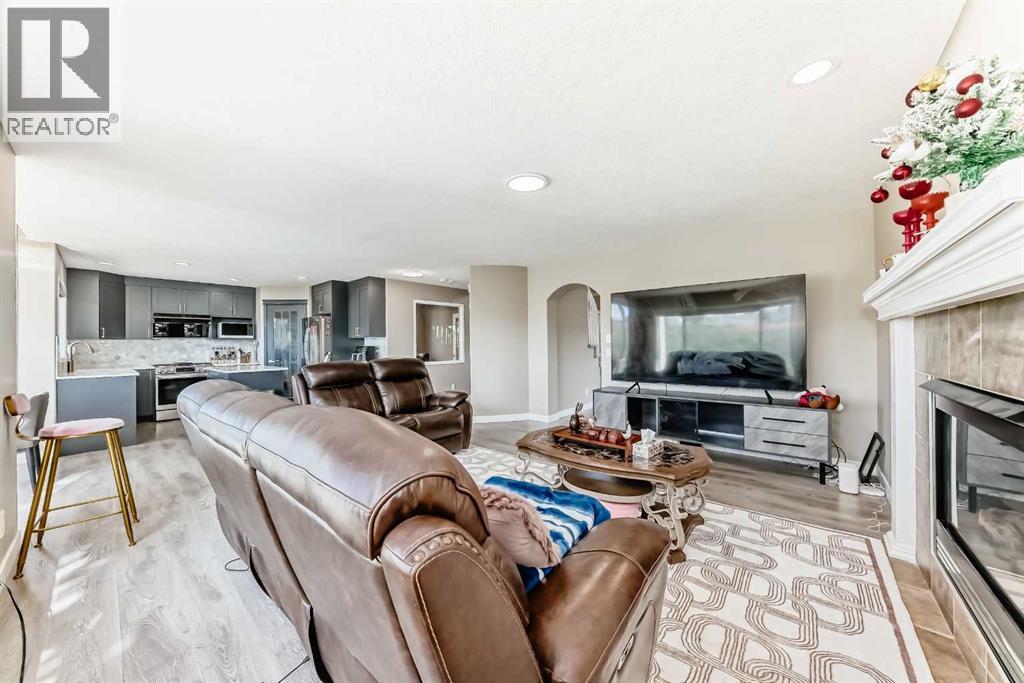 Single Family House for Sale in  Edgeridge Circle NW Edgemont Calgary 