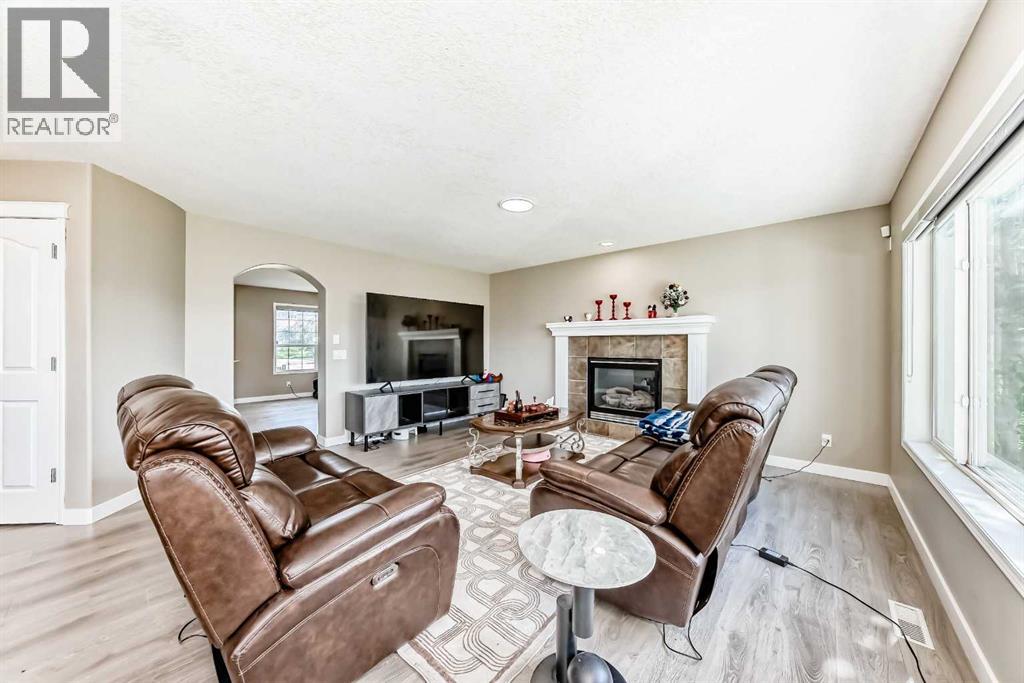 Single Family House for Sale in  Edgeridge Circle NW Edgemont Calgary 