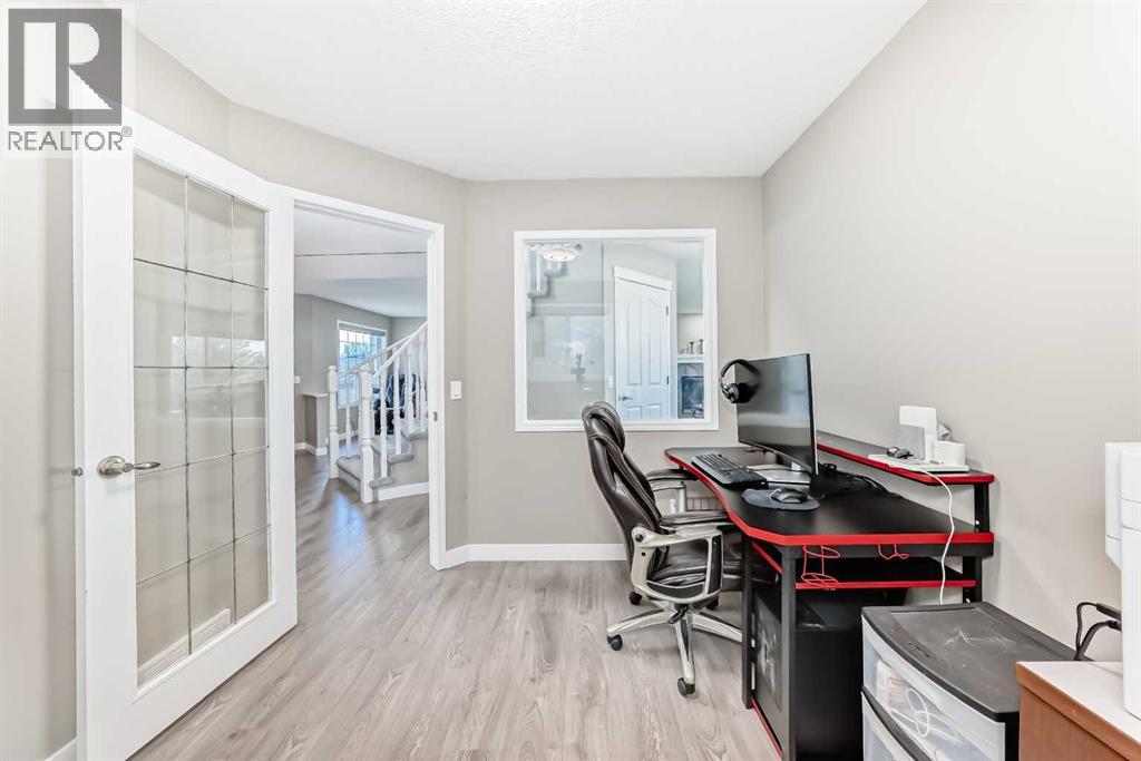 Single Family House for Sale in  Edgeridge Circle NW Edgemont Calgary 