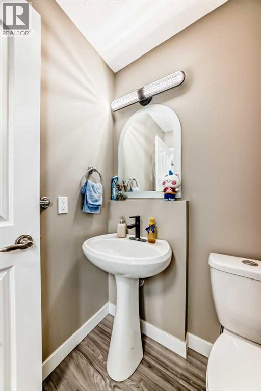 Single Family House for Sale in  Edgeridge Circle NW Edgemont Calgary 