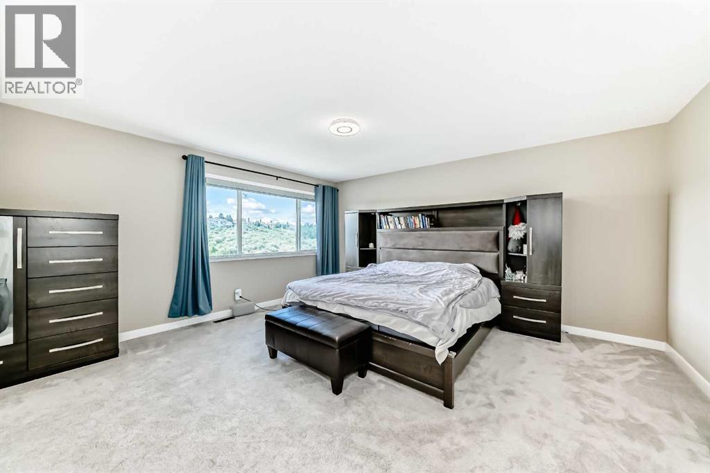 Single Family House for Sale in  Edgeridge Circle NW Edgemont Calgary 