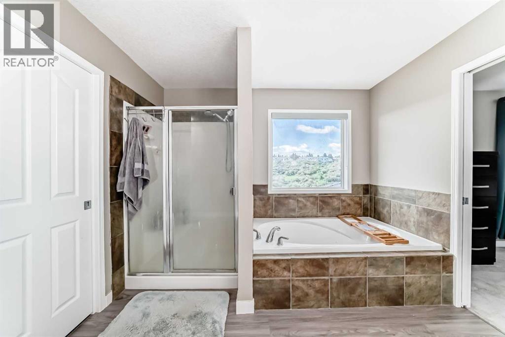 Single Family House for Sale in  Edgeridge Circle NW Edgemont Calgary 