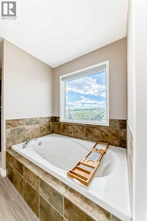 Single Family House for Sale in  Edgeridge Circle NW Edgemont Calgary 