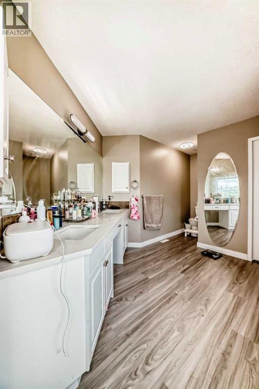 Single Family House for Sale in  Edgeridge Circle NW Edgemont Calgary 