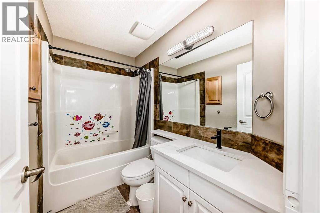 Single Family House for Sale in  Edgeridge Circle NW Edgemont Calgary 