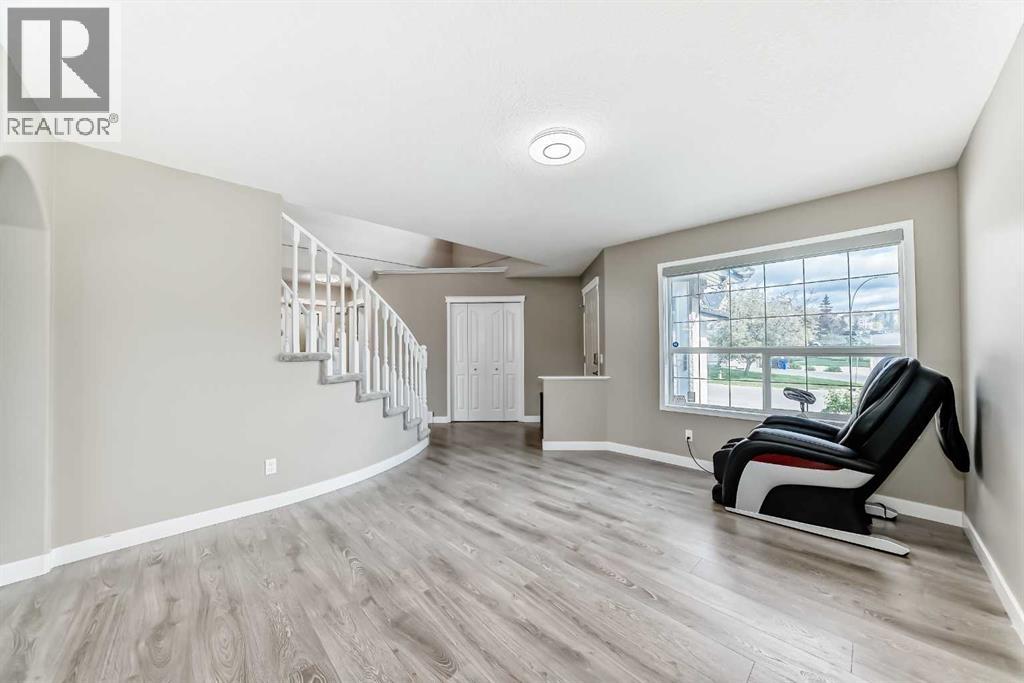 Single Family House for Sale in  Edgeridge Circle NW Edgemont Calgary 