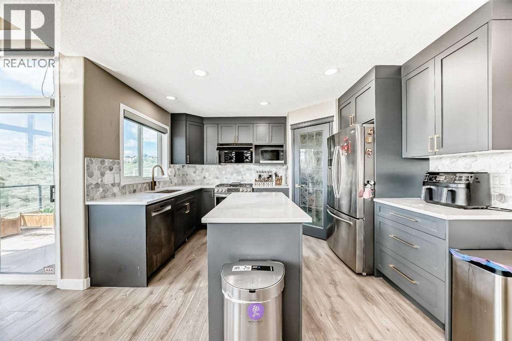 Single Family House for Sale in  Edgeridge Circle NW Edgemont Calgary 