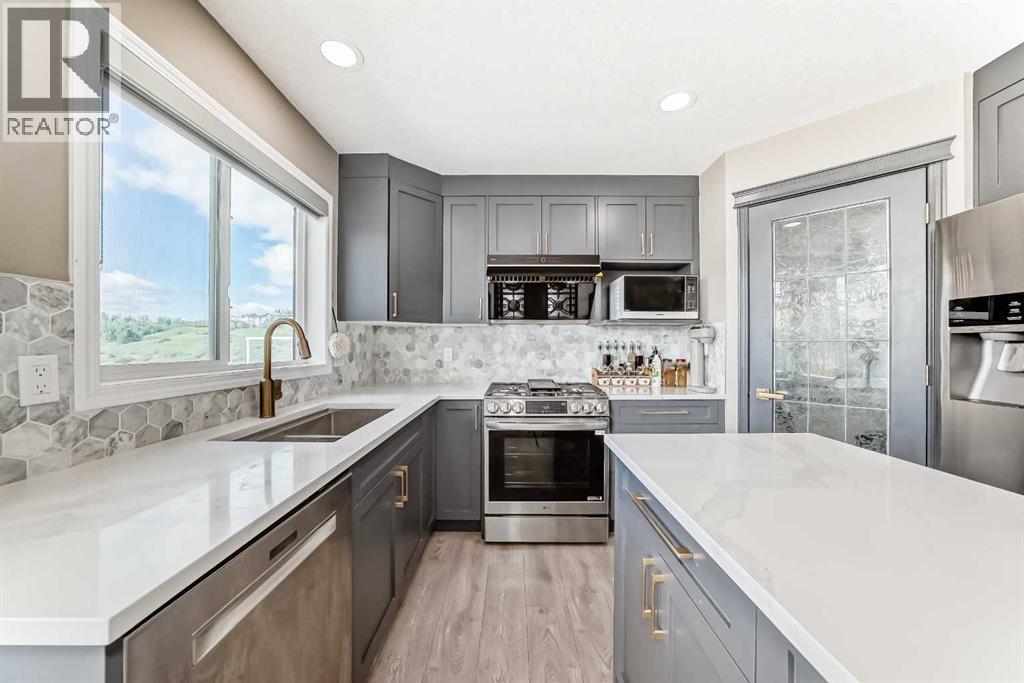 Single Family House for Sale in  Edgeridge Circle NW Edgemont Calgary 