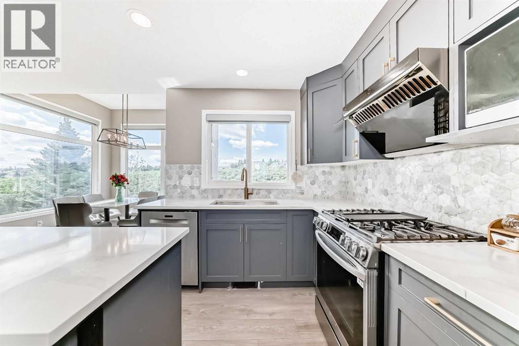 Single Family House for Sale in  Edgeridge Circle NW Edgemont Calgary 