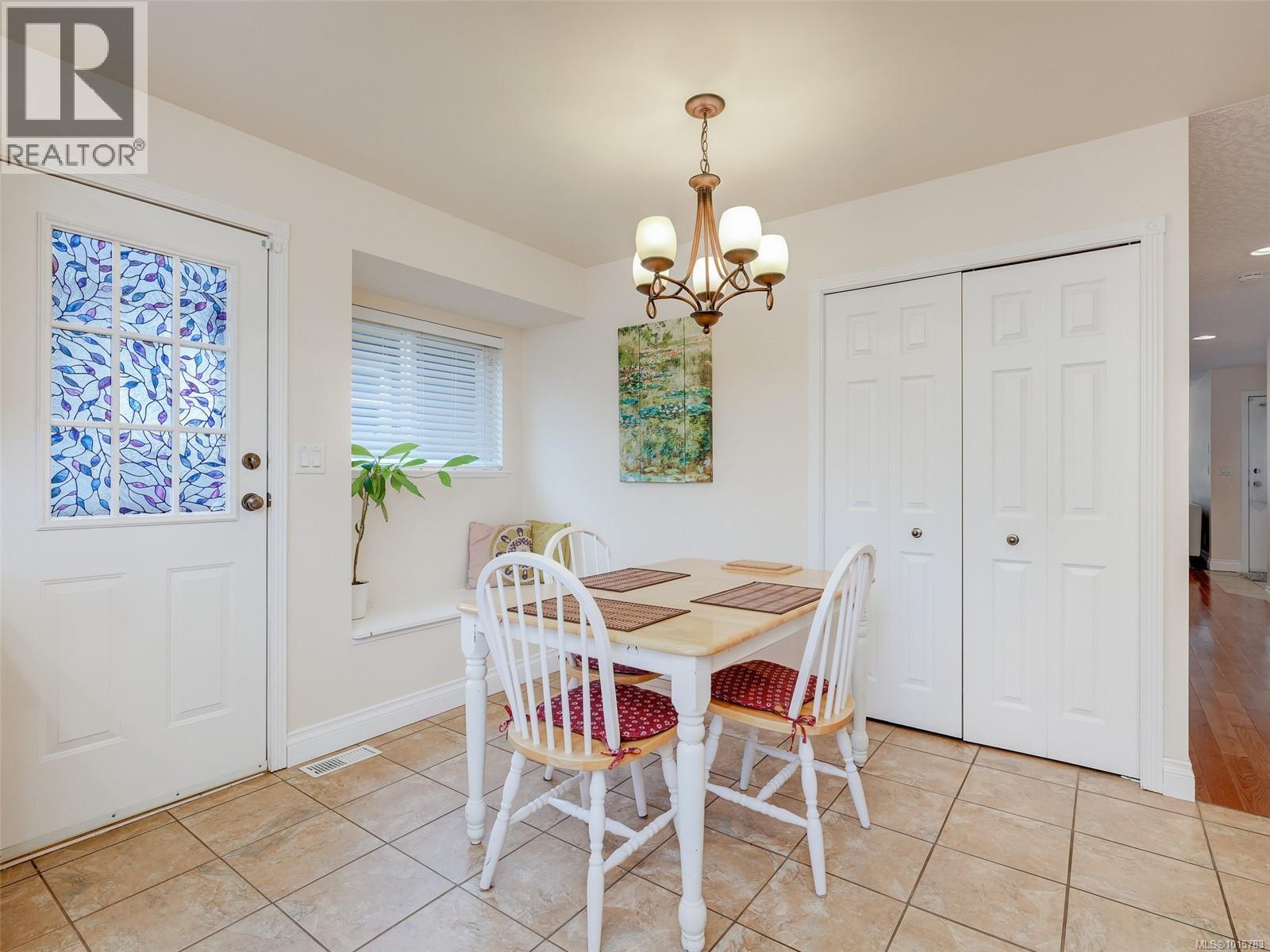  4040 Blackberry Lane, Saanich