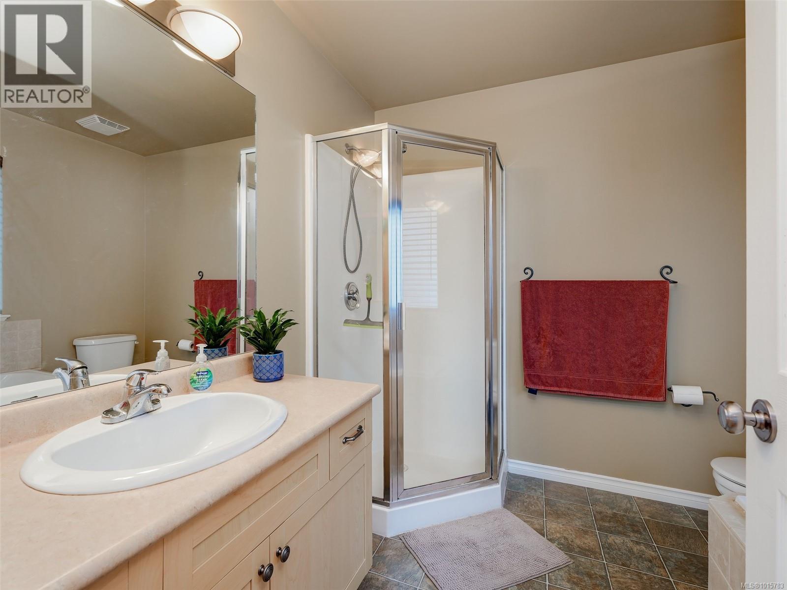  4040 Blackberry Lane, Saanich