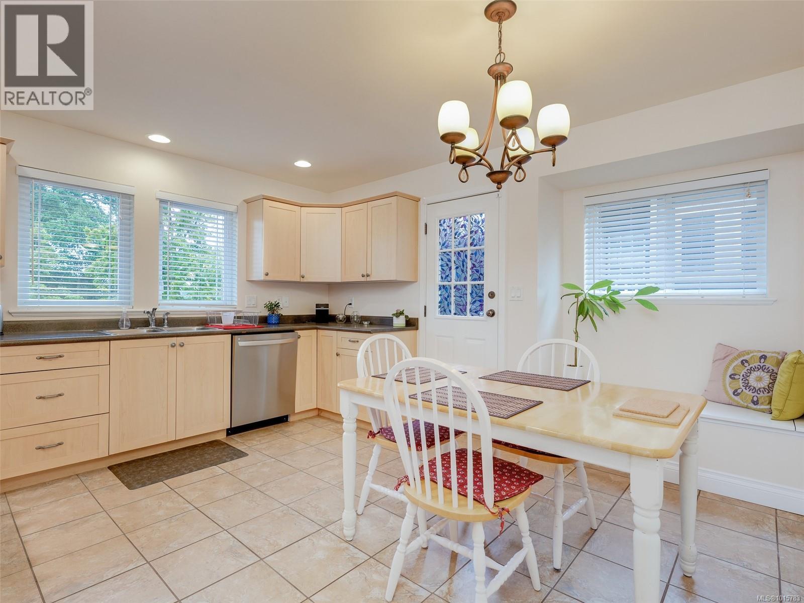  4040 Blackberry Lane, Saanich