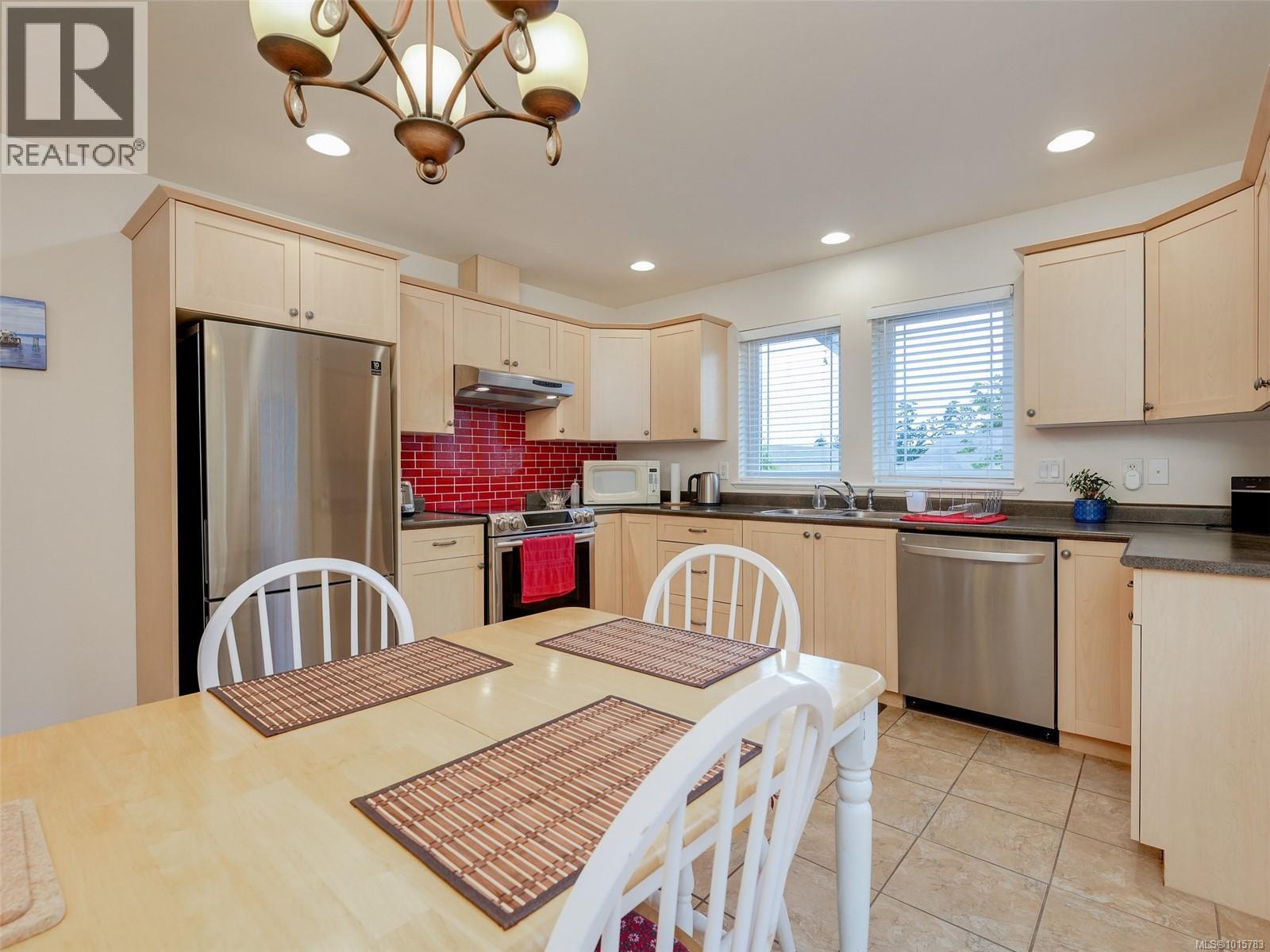  4040 Blackberry Lane, Saanich