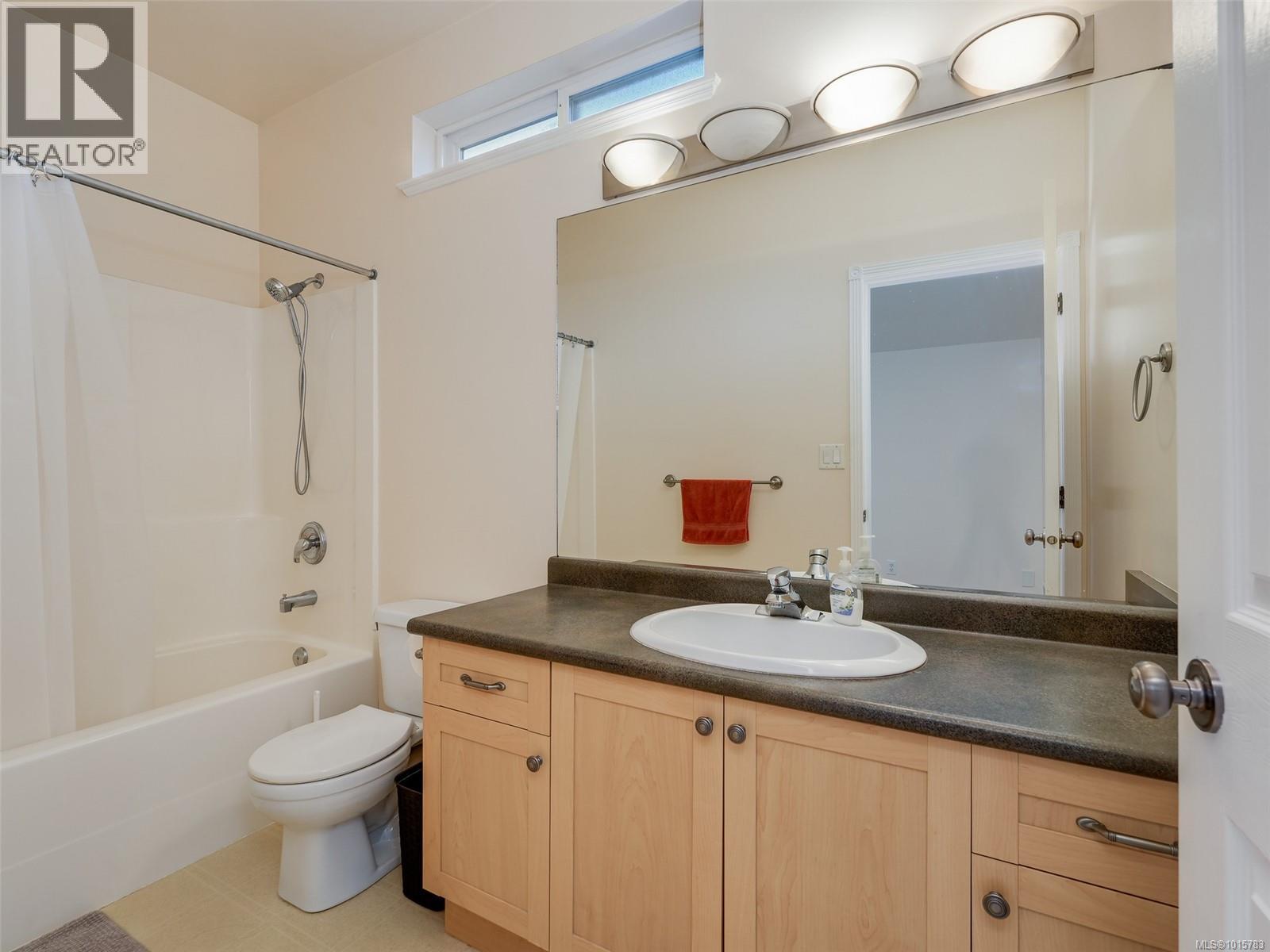  4040 Blackberry Lane, Saanich