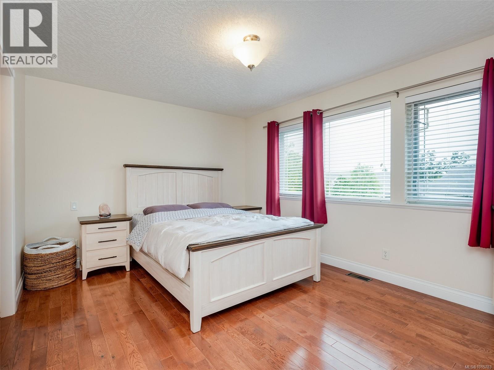  4040 Blackberry Lane, Saanich