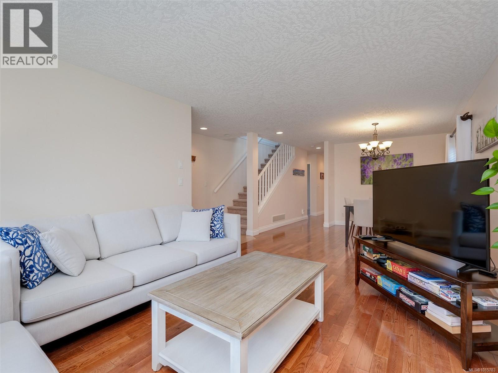  4040 Blackberry Lane, Saanich