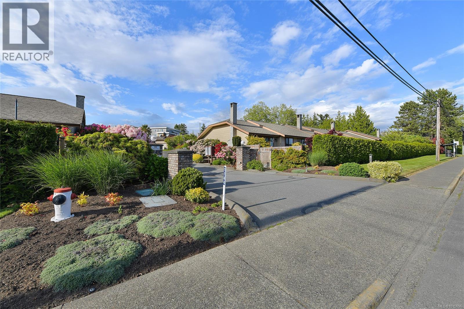 2 1144 Verdier Avenue, Central Saanich