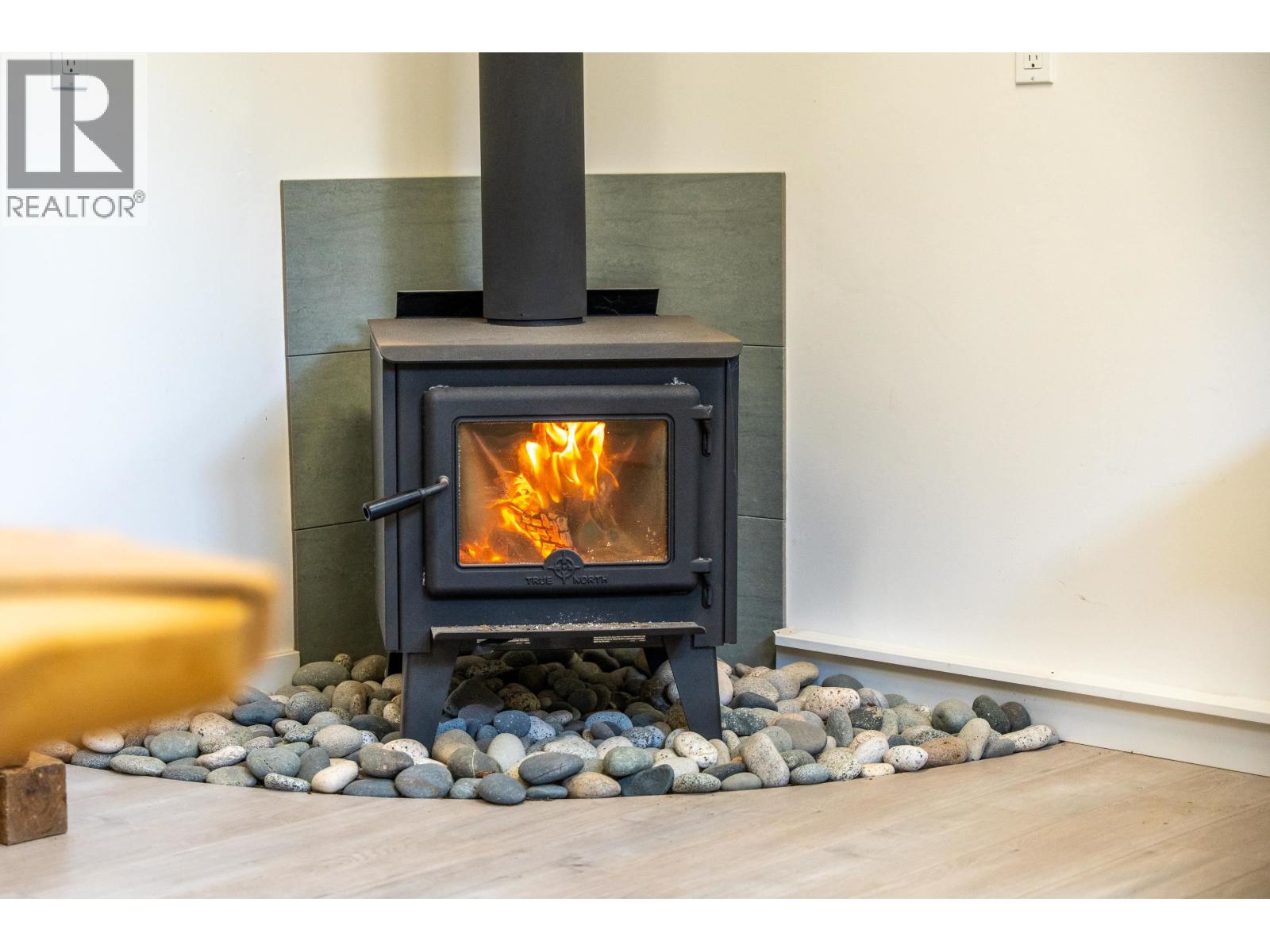 6323 ORACLE ROAD, Sechelt