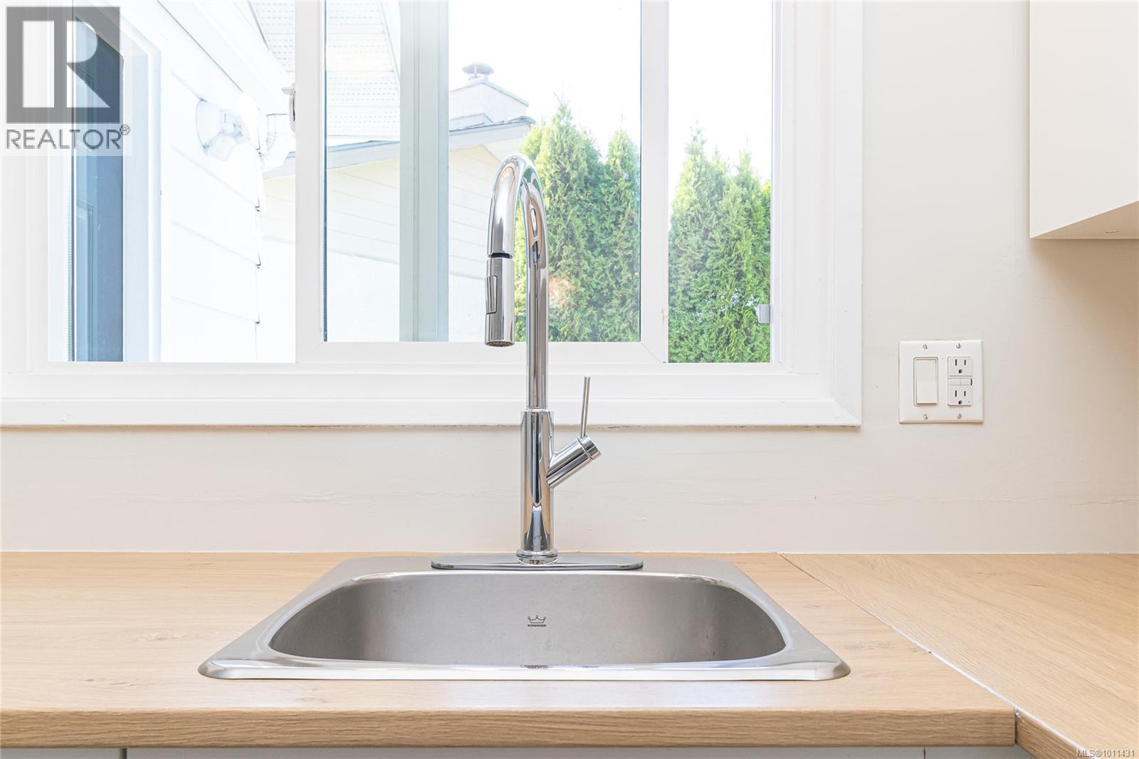  3995 Arlene Place, Saanich
