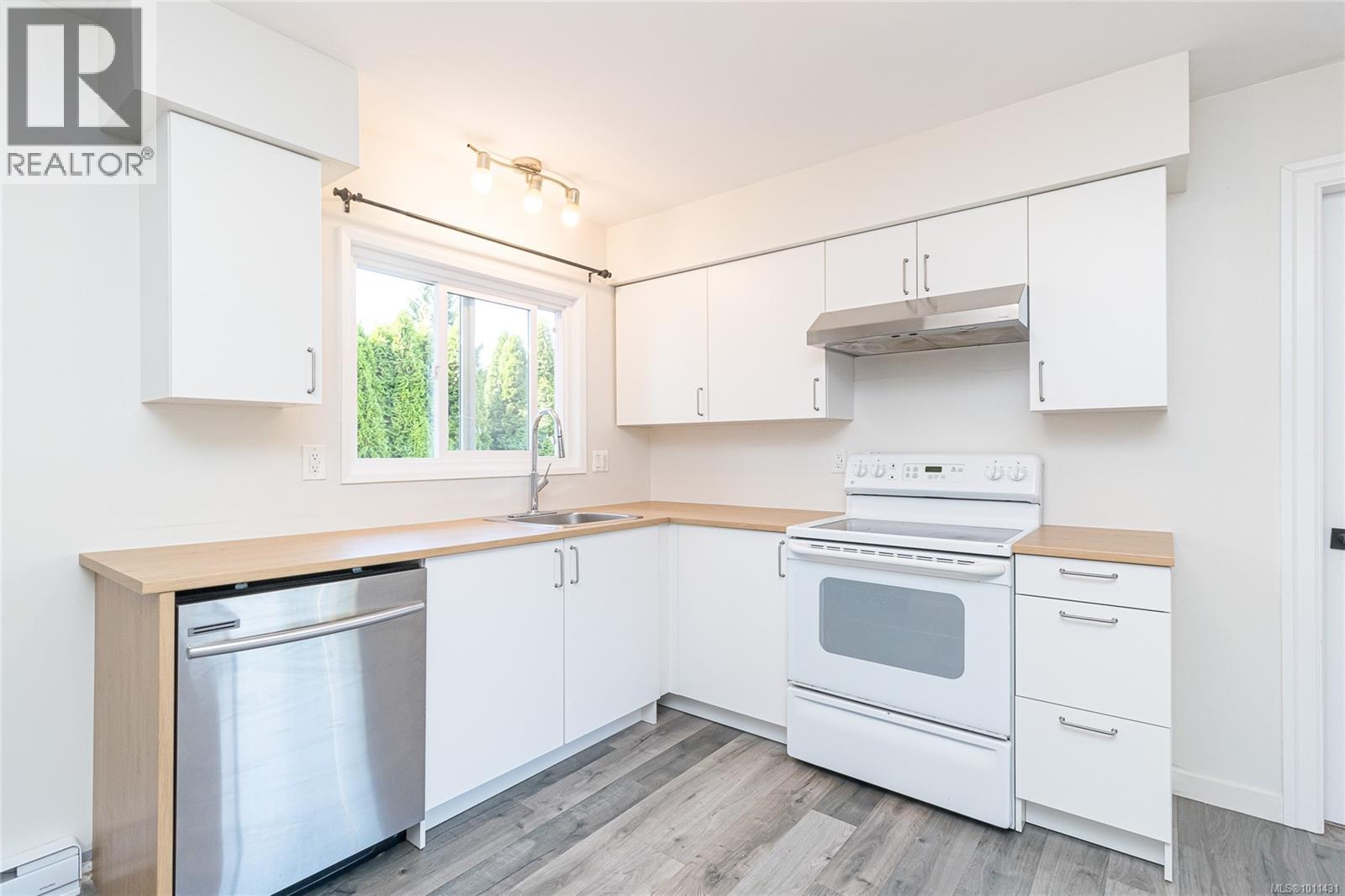  3995 Arlene Place, Saanich