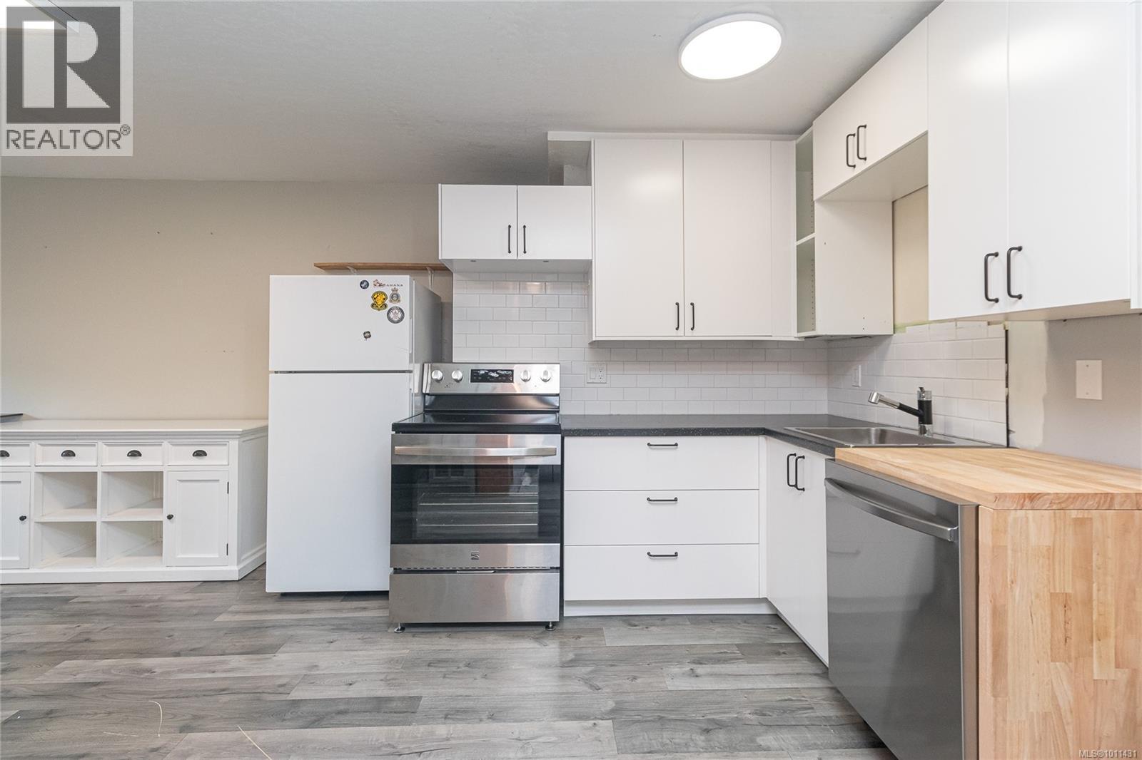  3995 Arlene Place, Saanich
