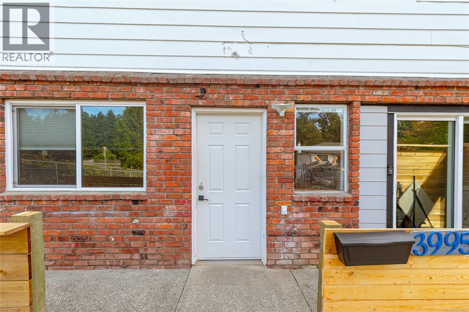  3995 Arlene Place, Saanich
