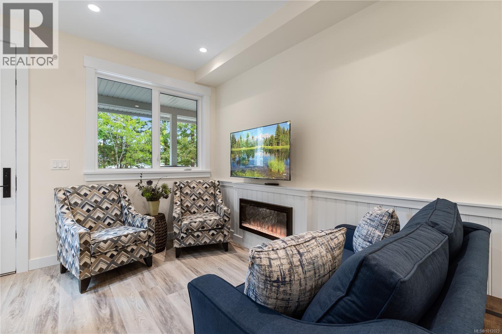 B 149 First Ave W, Qualicum Beach