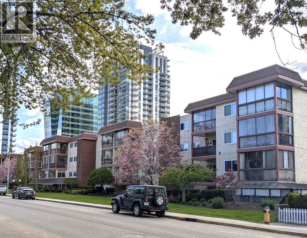 302 1450 Bertram Street, Kelowna