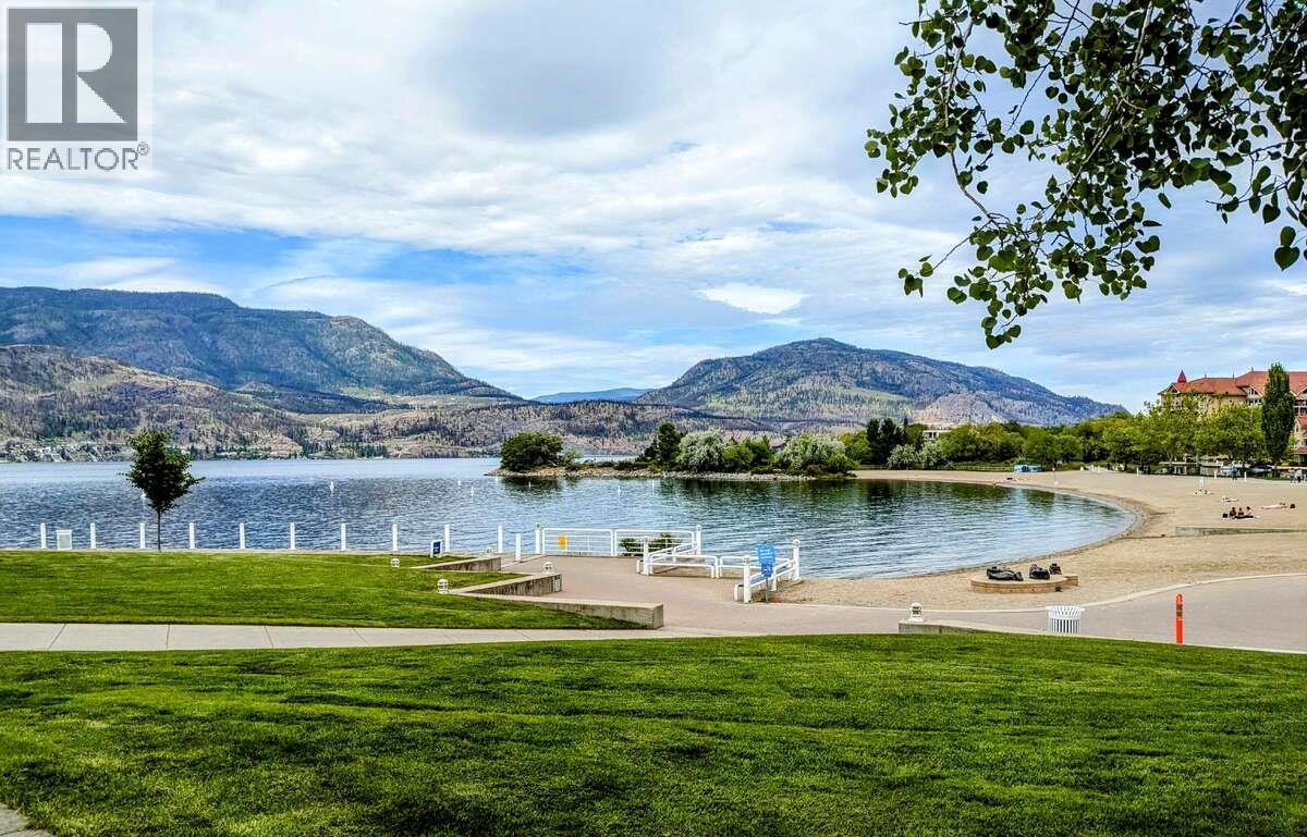302 1450 Bertram Street, Kelowna