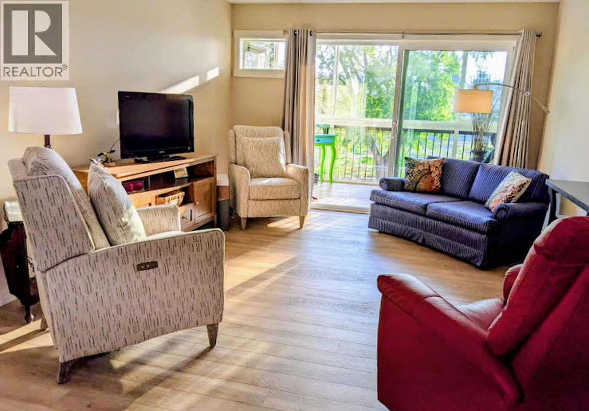 302 1450 Bertram Street, Kelowna