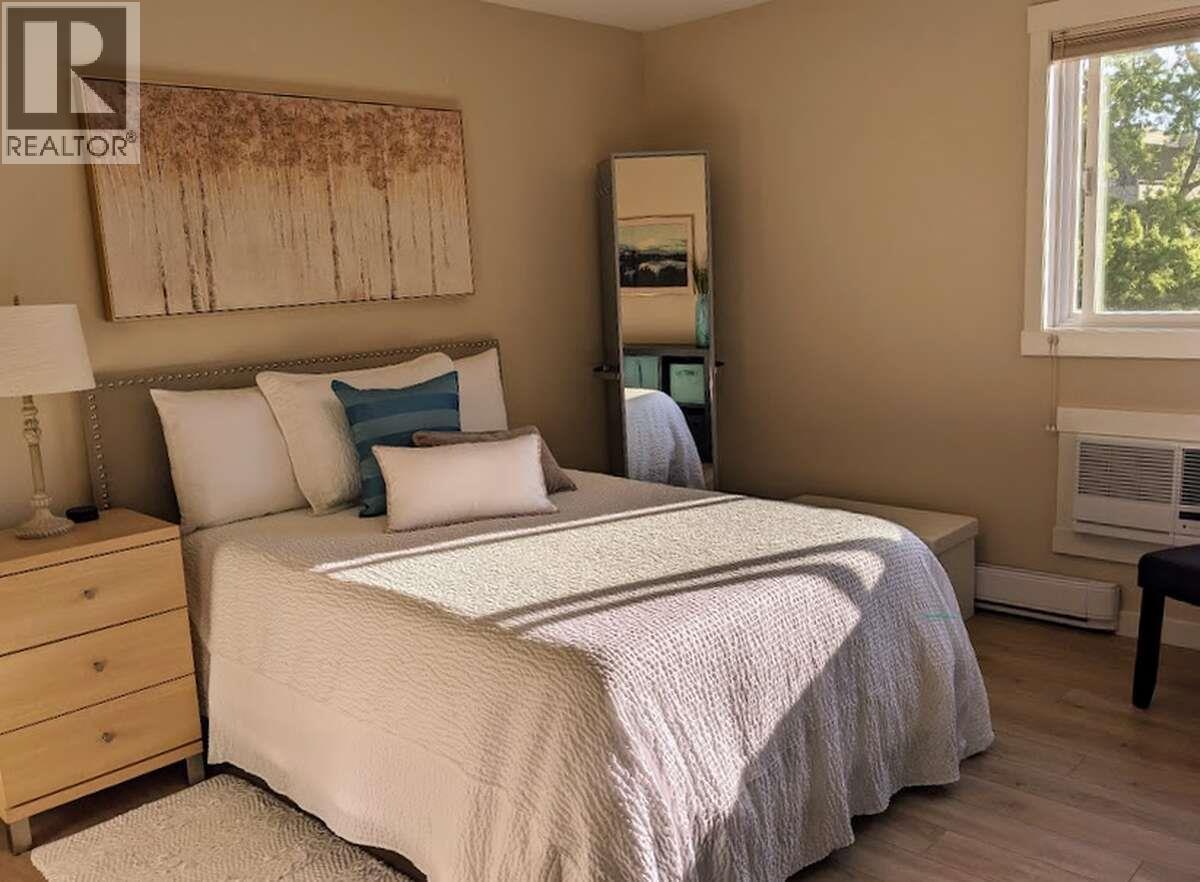 302 1450 Bertram Street, Kelowna