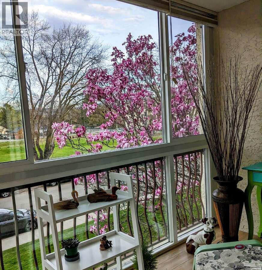 302 1450 Bertram Street, Kelowna