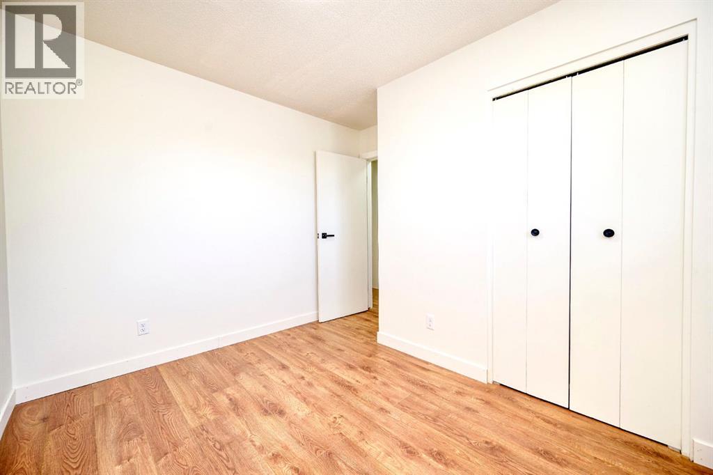 Single Family House 3 Level for Sale in  Penrith Crescent SE Penbrooke Meadows Calgary 