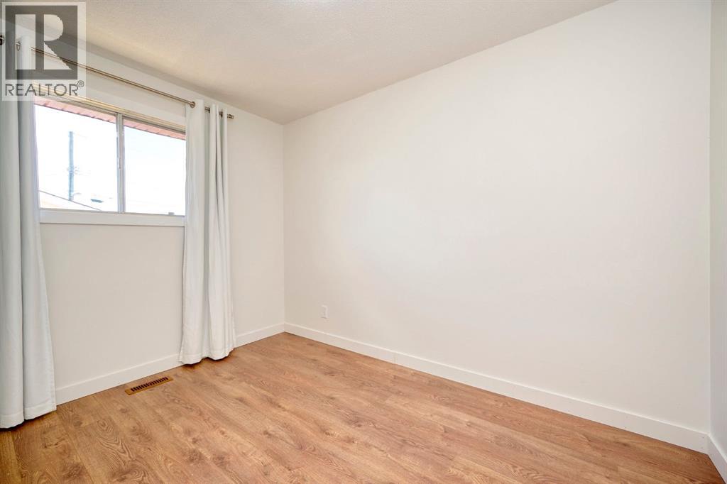 Single Family House 3 Level for Sale in  Penrith Crescent SE Penbrooke Meadows Calgary 