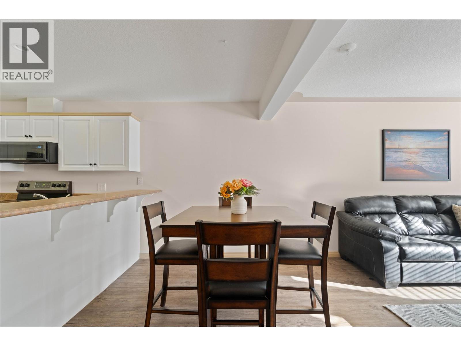 1002 Riverside Avenue Unit# 221, Sicamous