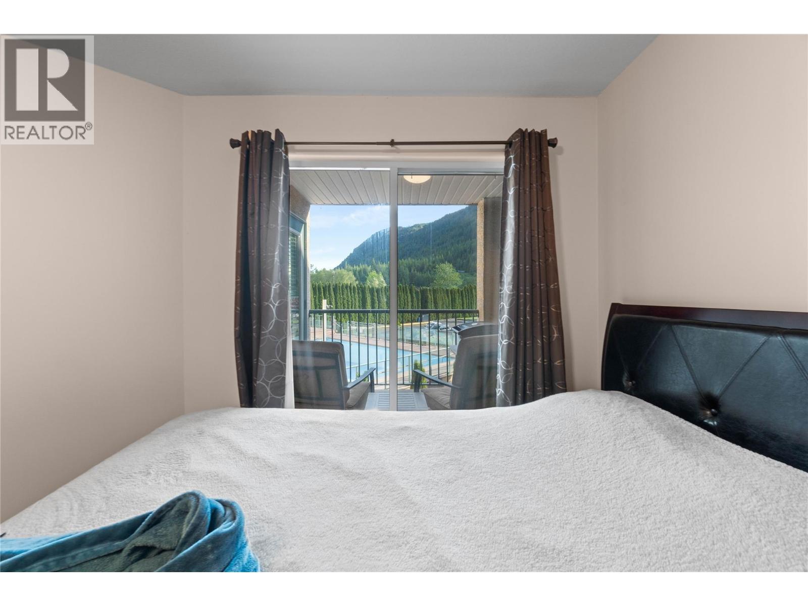 1002 Riverside Avenue Unit# 221, Sicamous