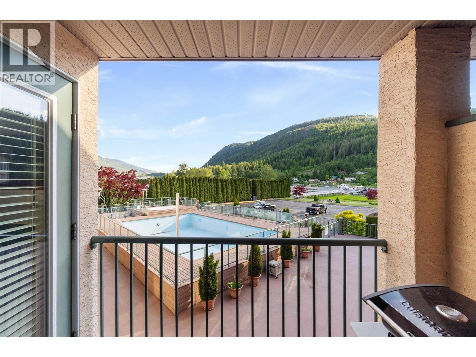 1002 Riverside Avenue Unit# 221, Sicamous