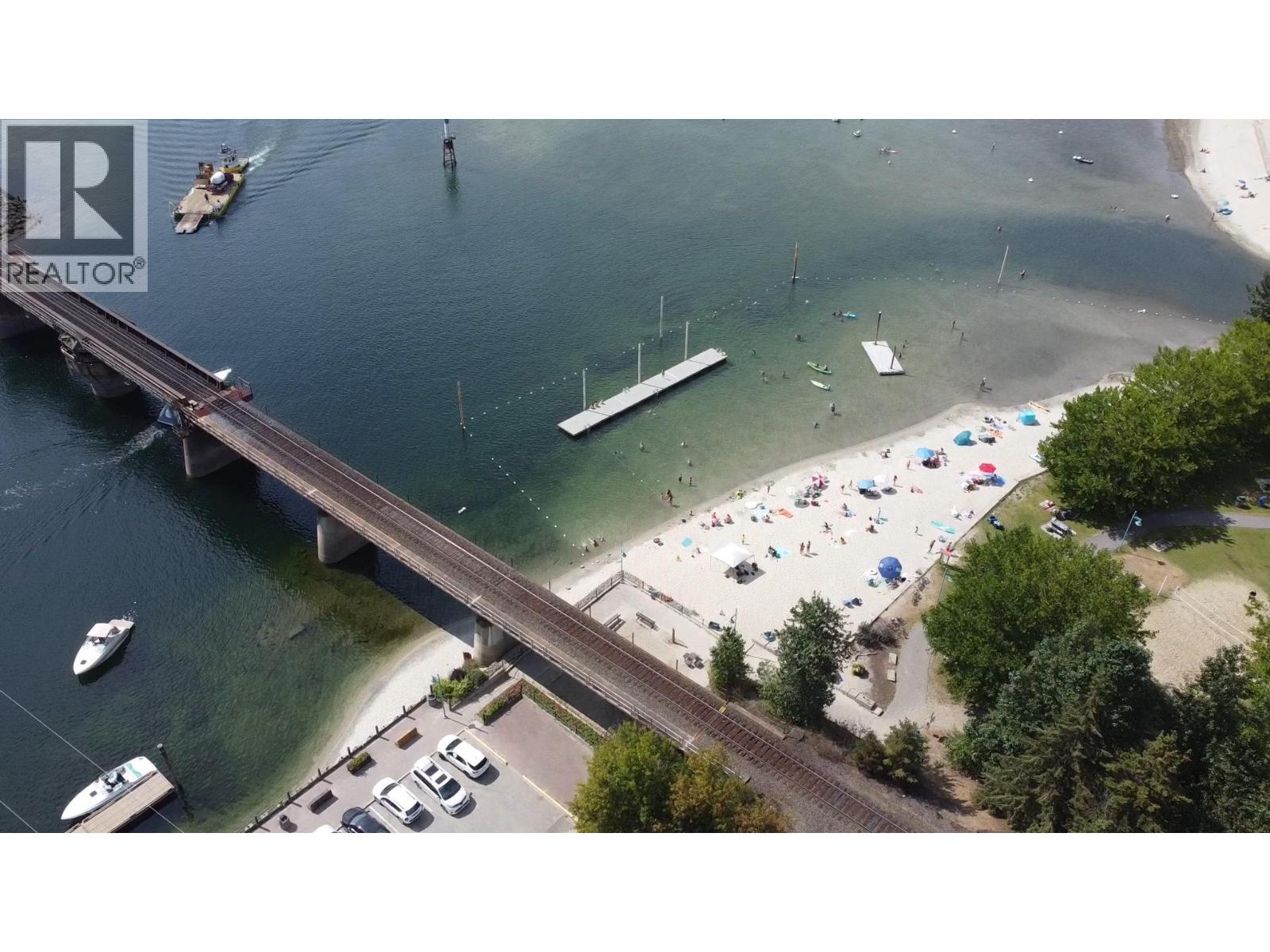 1002 Riverside Avenue Unit# 221, Sicamous