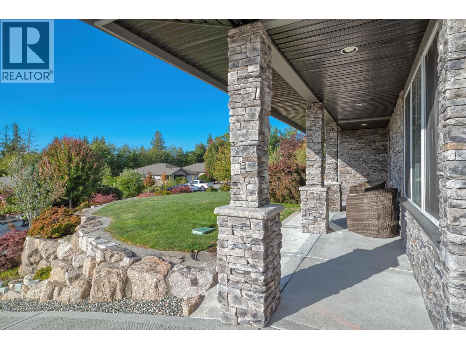 6252 ORACLE ROAD, Sechelt
