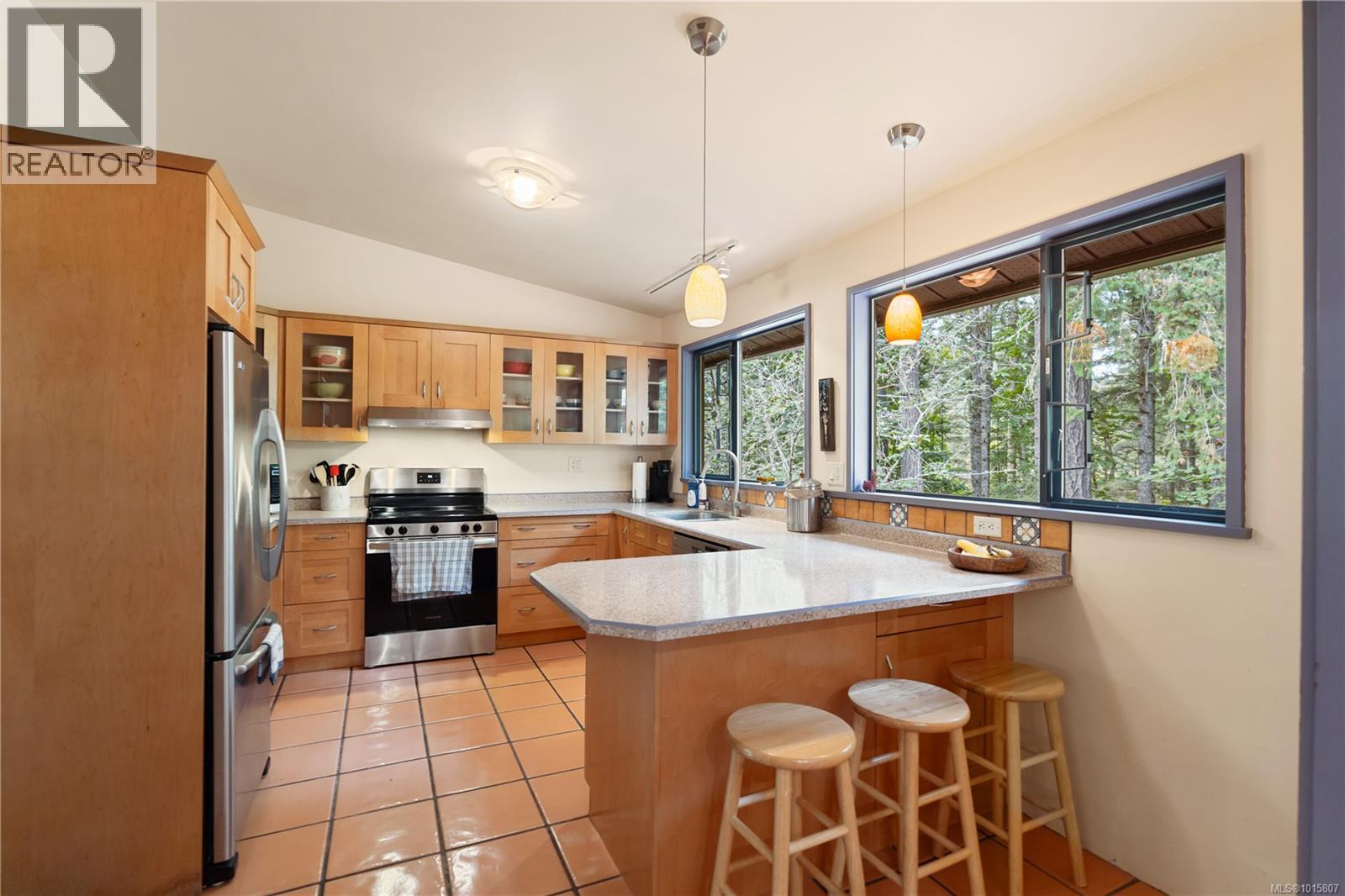  100 Viaduct Avenue West, Saanich