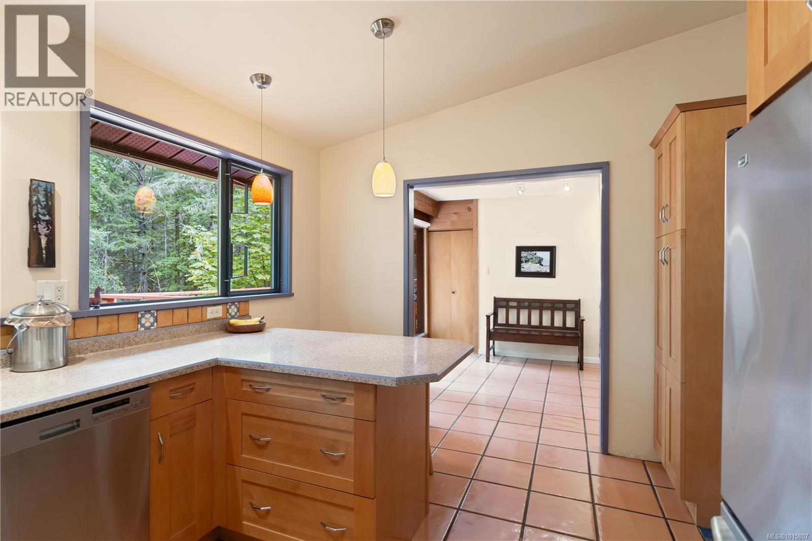 100 Viaduct Avenue West, Saanich