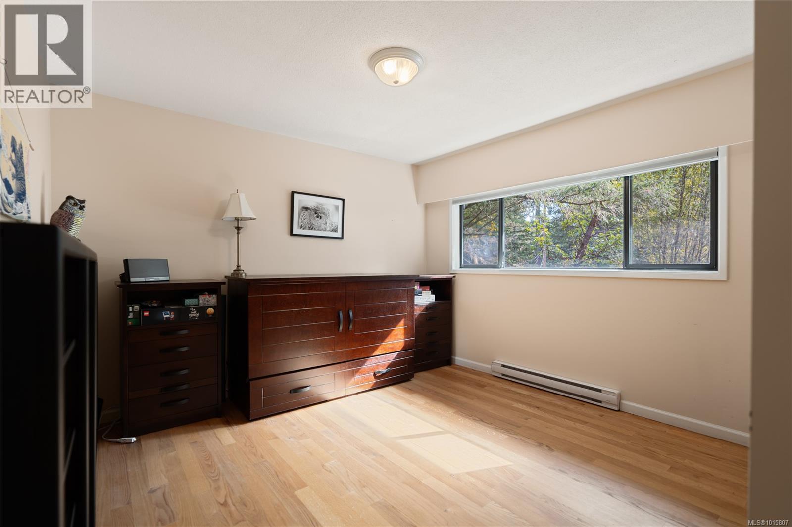  100 Viaduct Avenue West, Saanich
