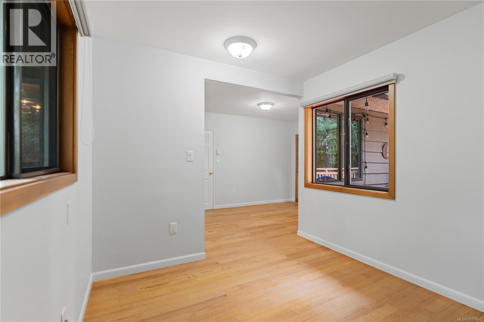 100 Viaduct Avenue West, Saanich