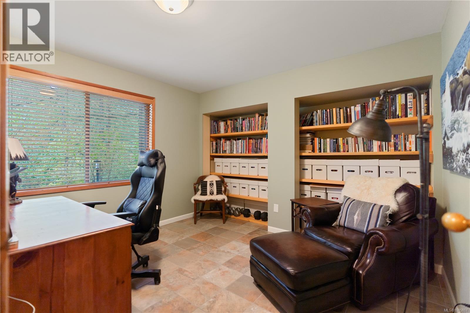  100 Viaduct Avenue West, Saanich