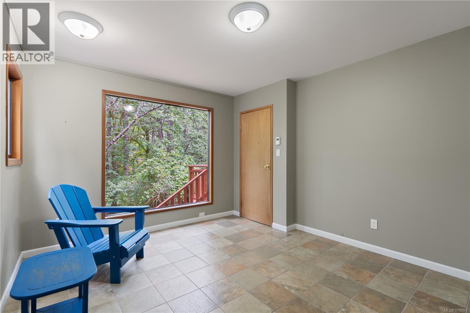  100 Viaduct Avenue West, Saanich