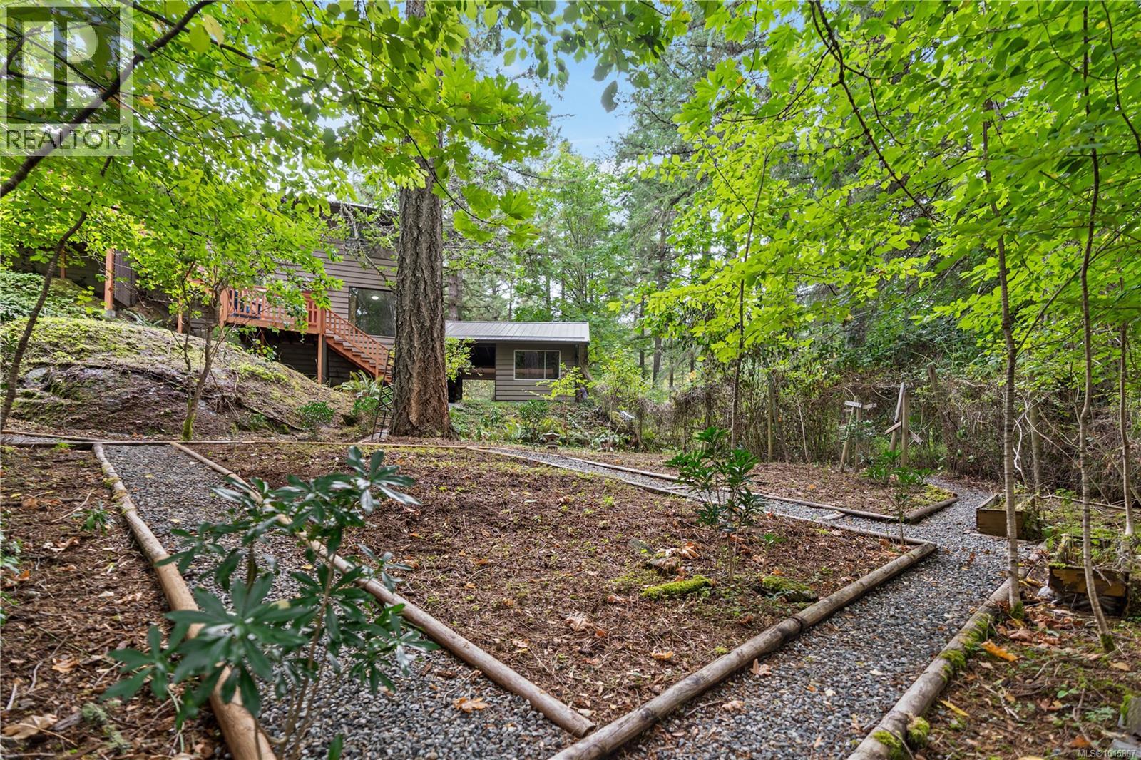  100 Viaduct Avenue West, Saanich