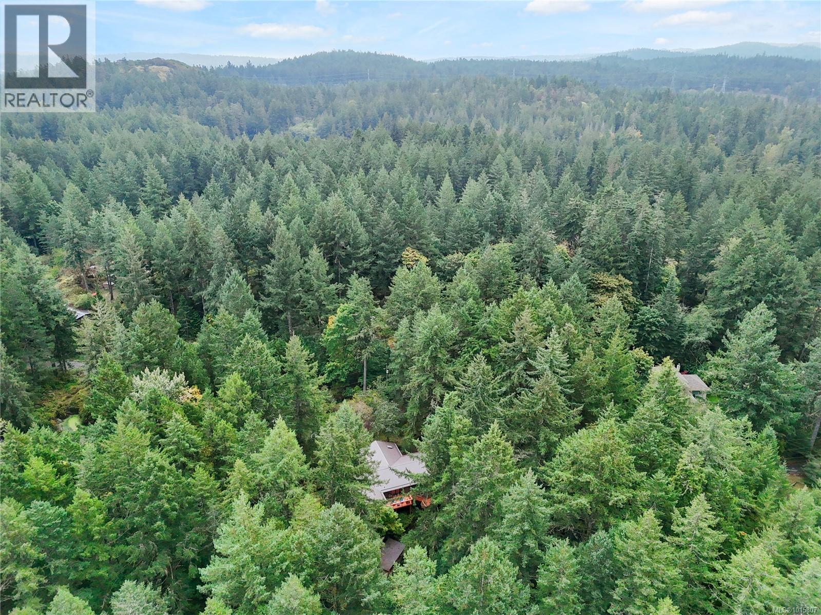  100 Viaduct Avenue West, Saanich