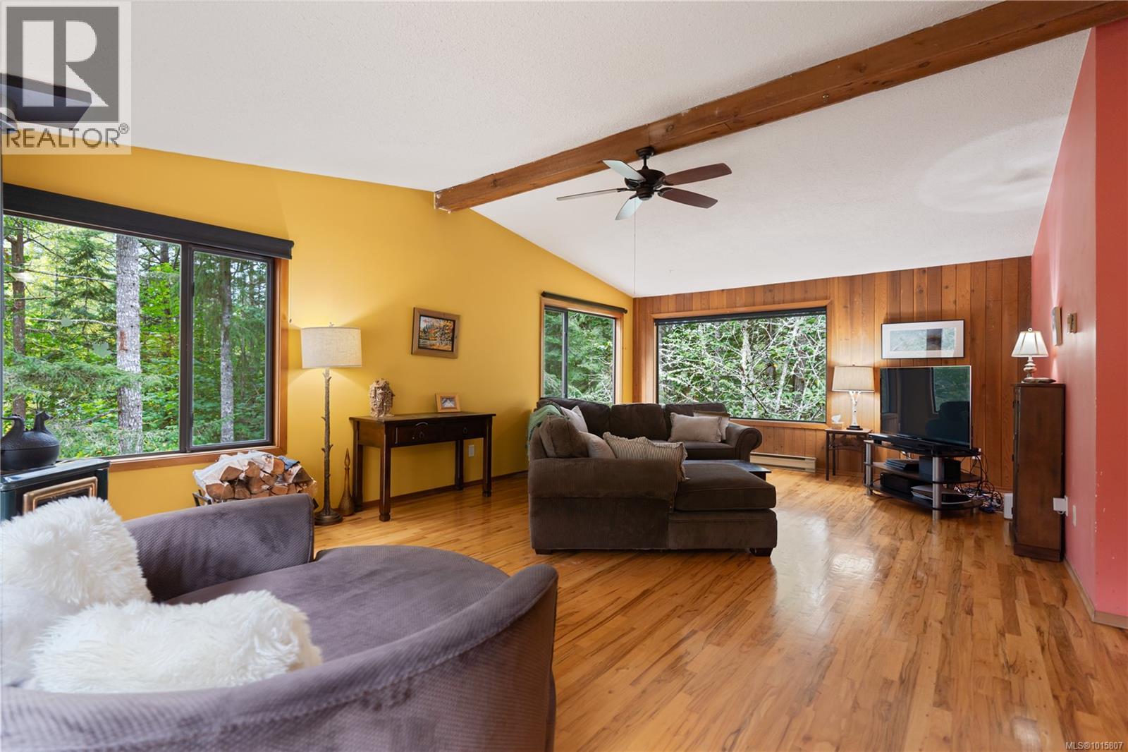  100 Viaduct Avenue West, Saanich